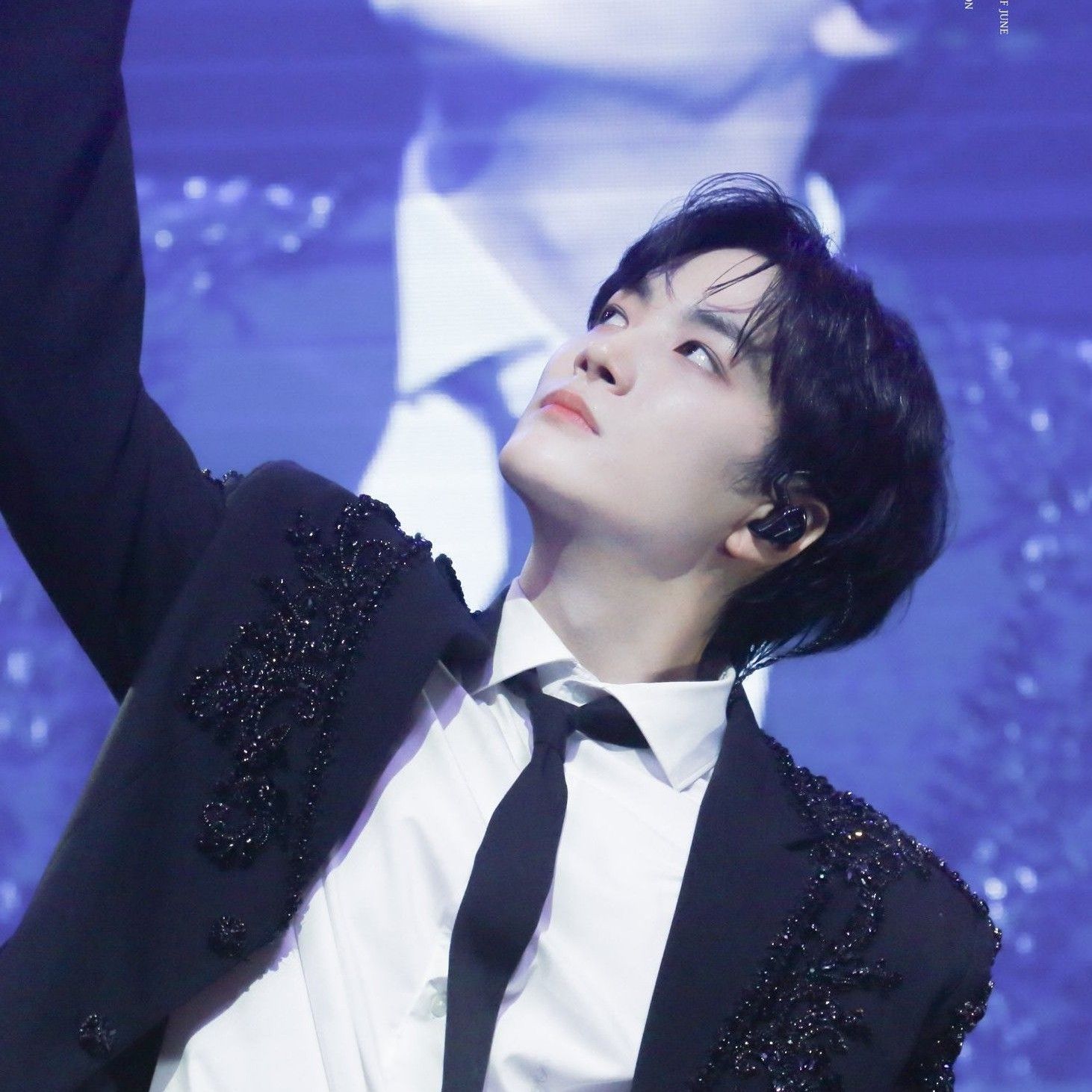 A moment captured by Kim Jonghyeon's fan