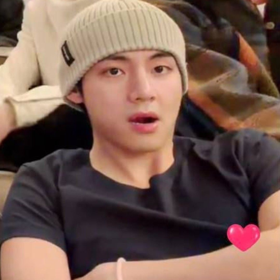 Behind-the-scenes cut of V (BTS)