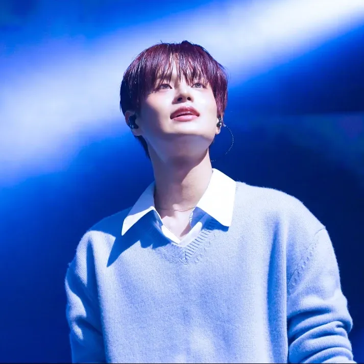 A moment captured by Lee Daehwi (AB6IX)'s fan