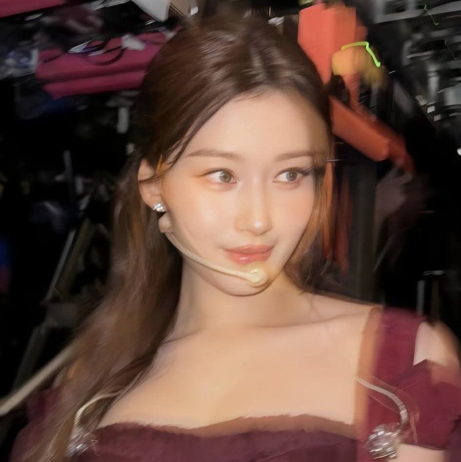 사나 (TWICE) 최근 활동샷