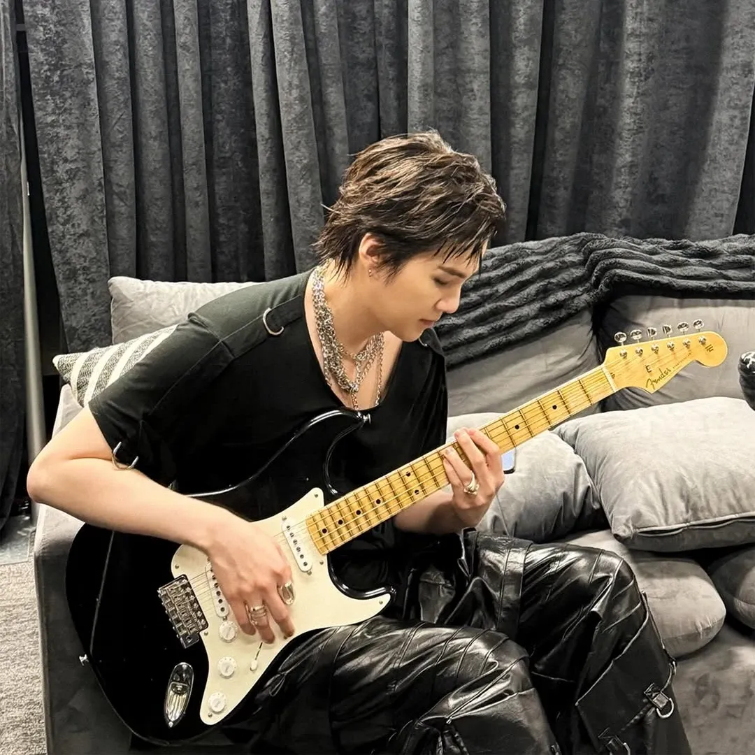 Foto aktivitas terbaru SUGA (BTS)