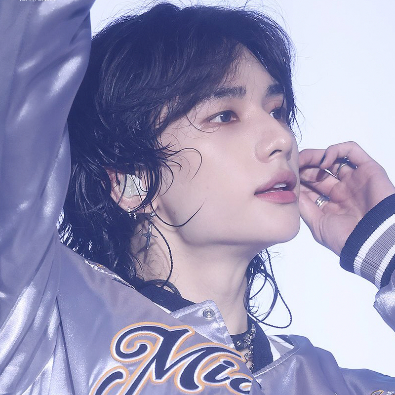 Latest photo of Hyunjin (Stray Kids)