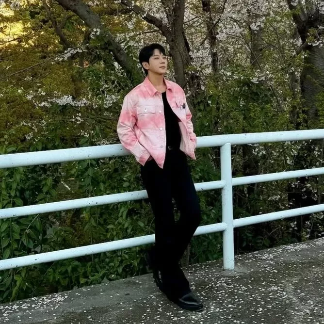 Recent activity shot of Hwang Chiyeol