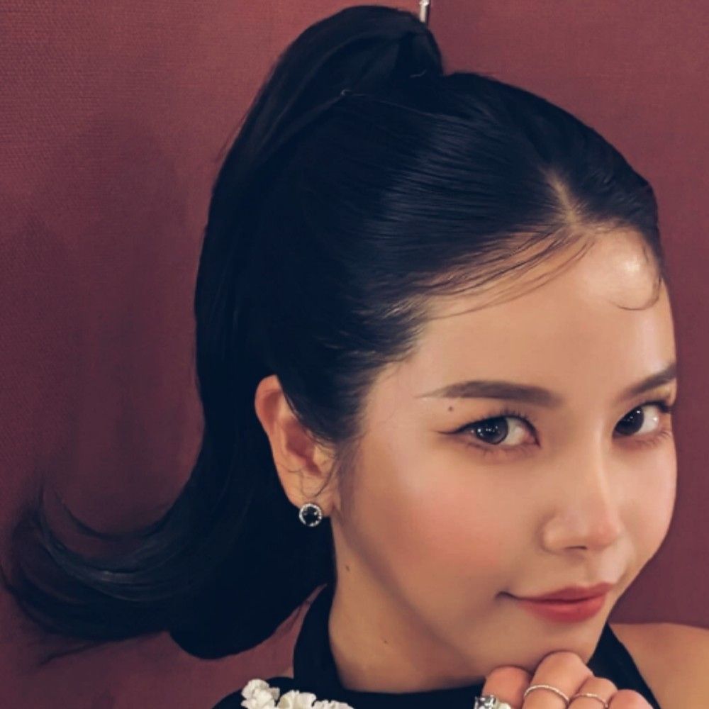 Latest photo of Solar (MAMAMOO)