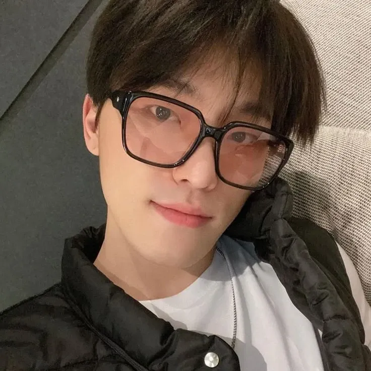 Behind-the-scenes cut of Dino (SEVENTEEN)