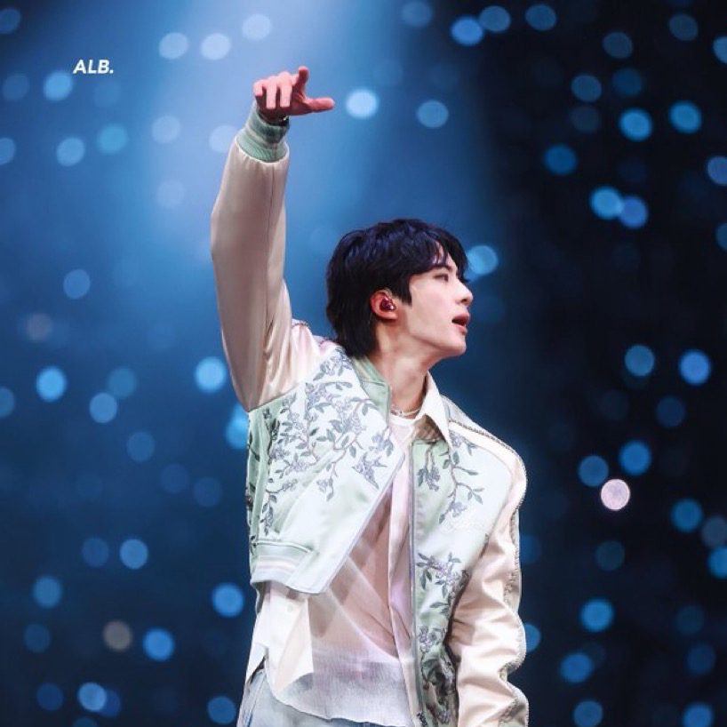 진 (방탄소년단) 최근 활동샷