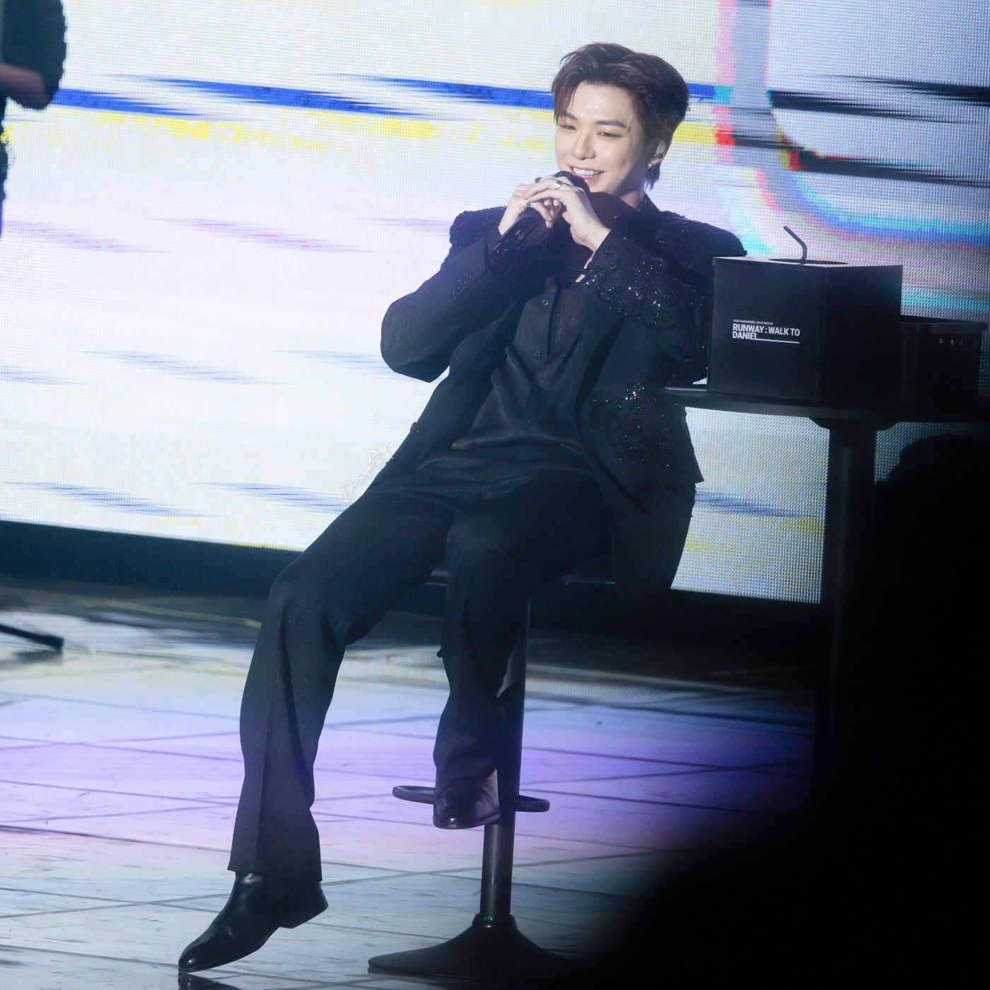 강다니엘의 비하인드 컷