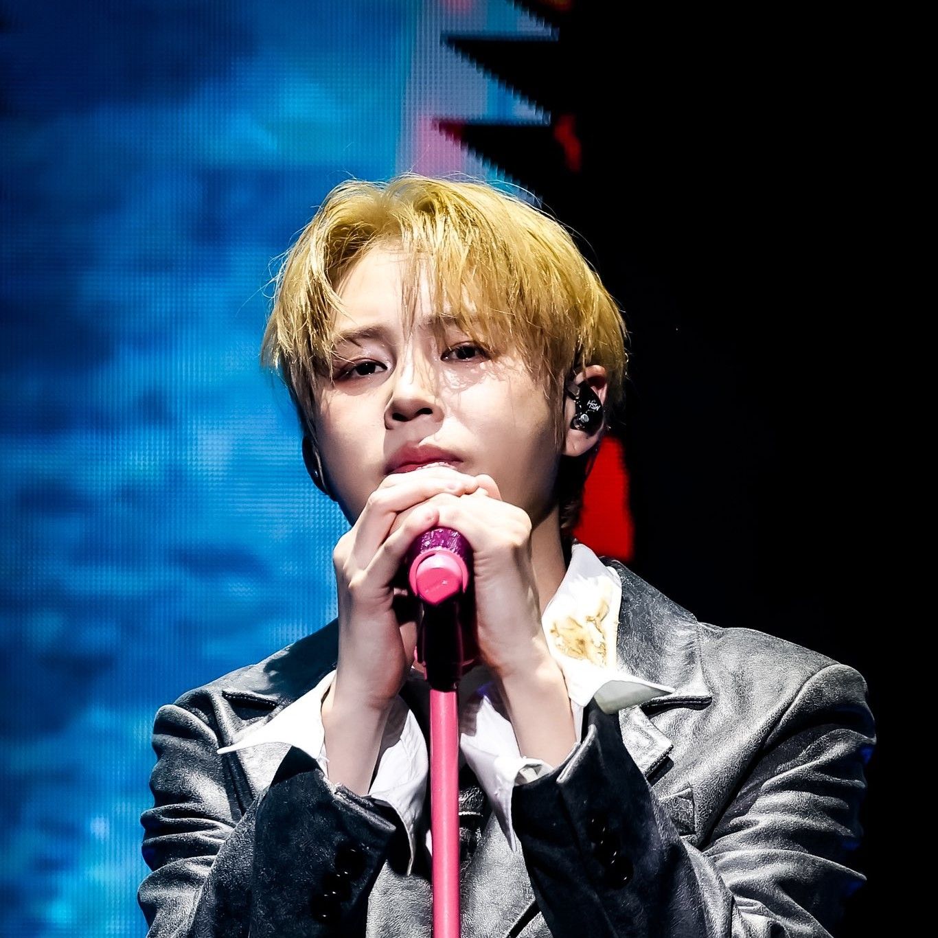 A moment captured by Ha Sungwoon's fan