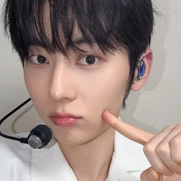 A moment captured by Hwang Minhyun's fan