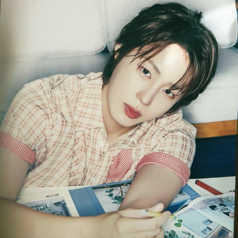 Behind-the-scenes cut of Ha Sungwoon