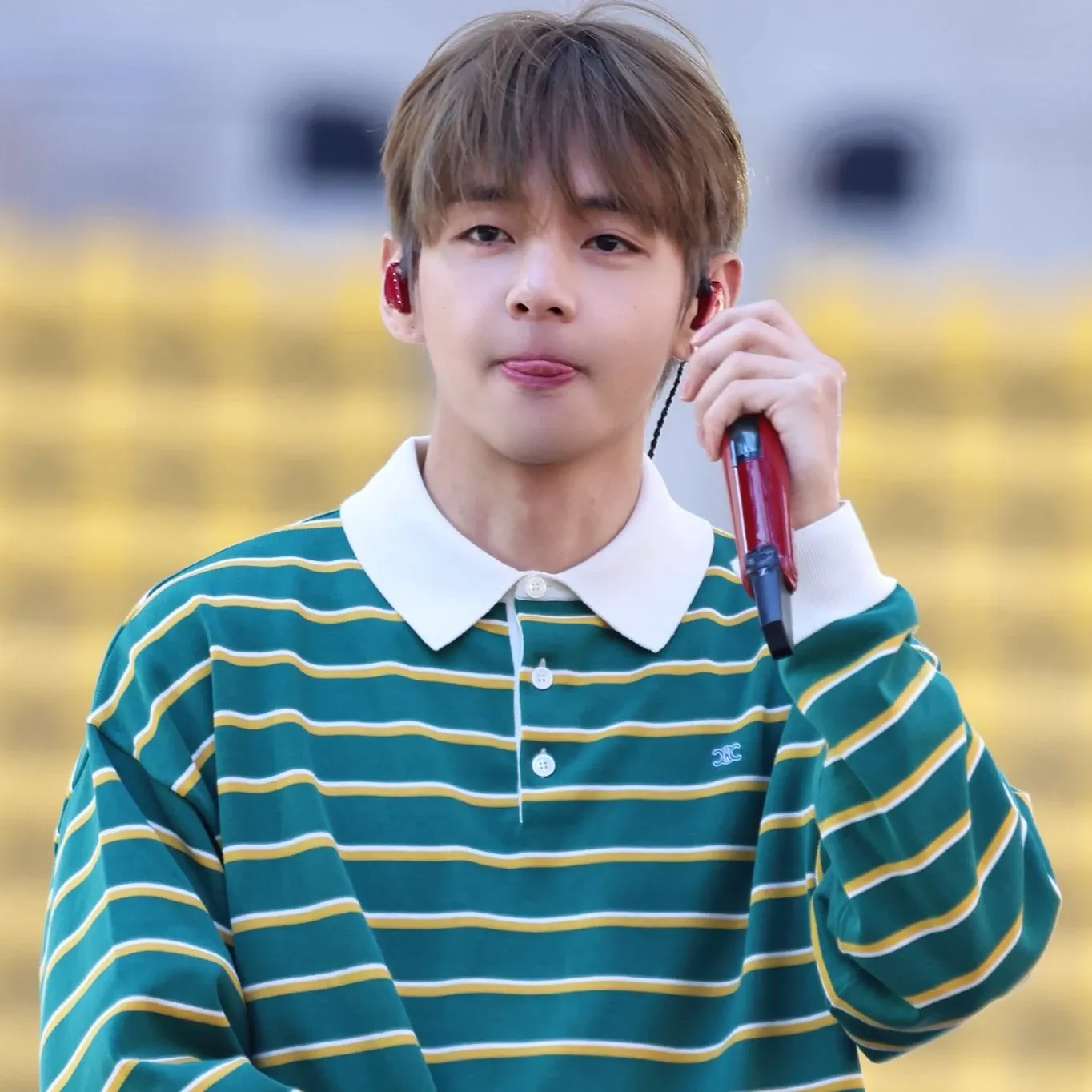 Foto aktivitas terbaru V (BTS)
