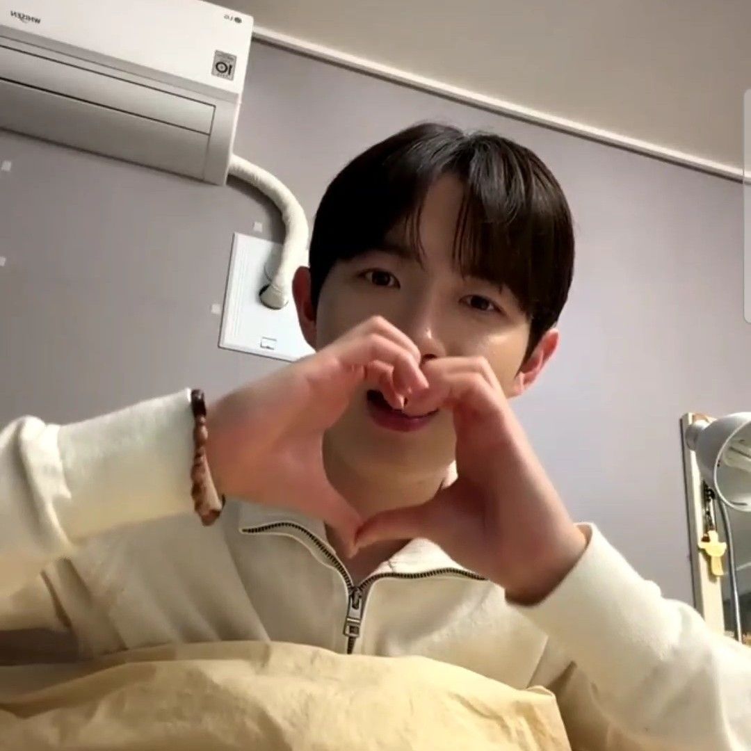 Behind-the-scenes cut of Kim Jaehwan