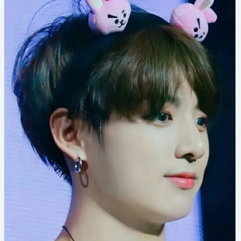 Foto aktivitas terbaru j-hope (BTS)