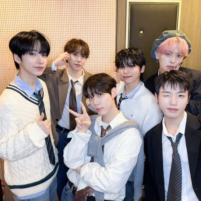 Behind-the-scenes cut of n.SSign