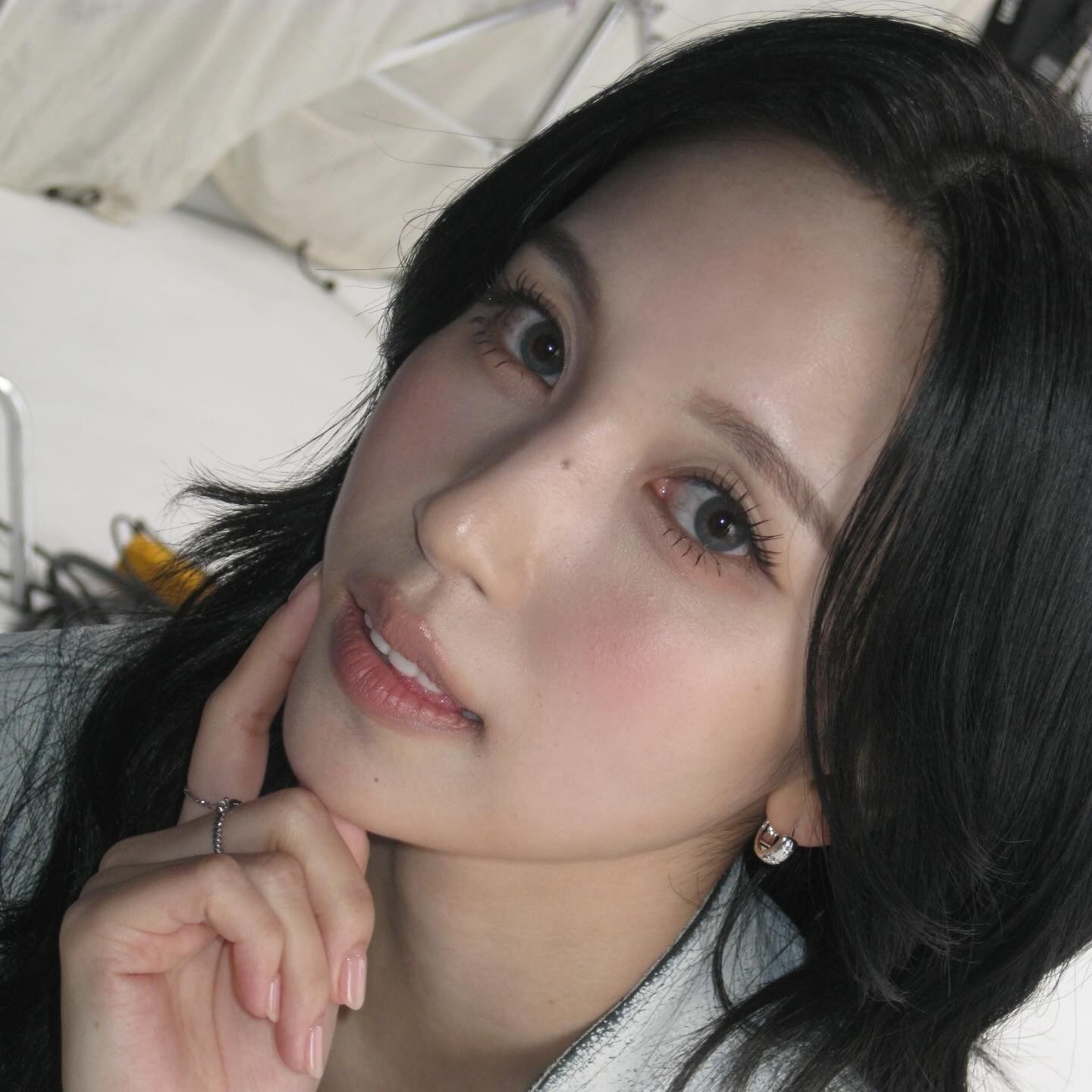 Behind-the-scenes cut of Mina (TWICE)