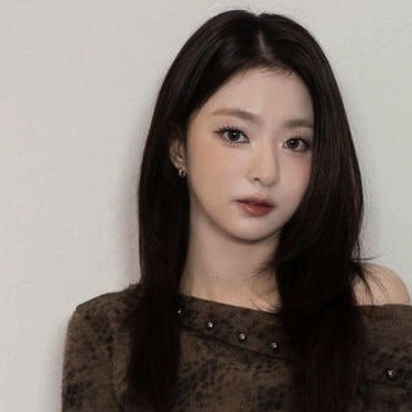 今天在最爱偶像中闪耀的李娜炅 (fromis_9)代表照片