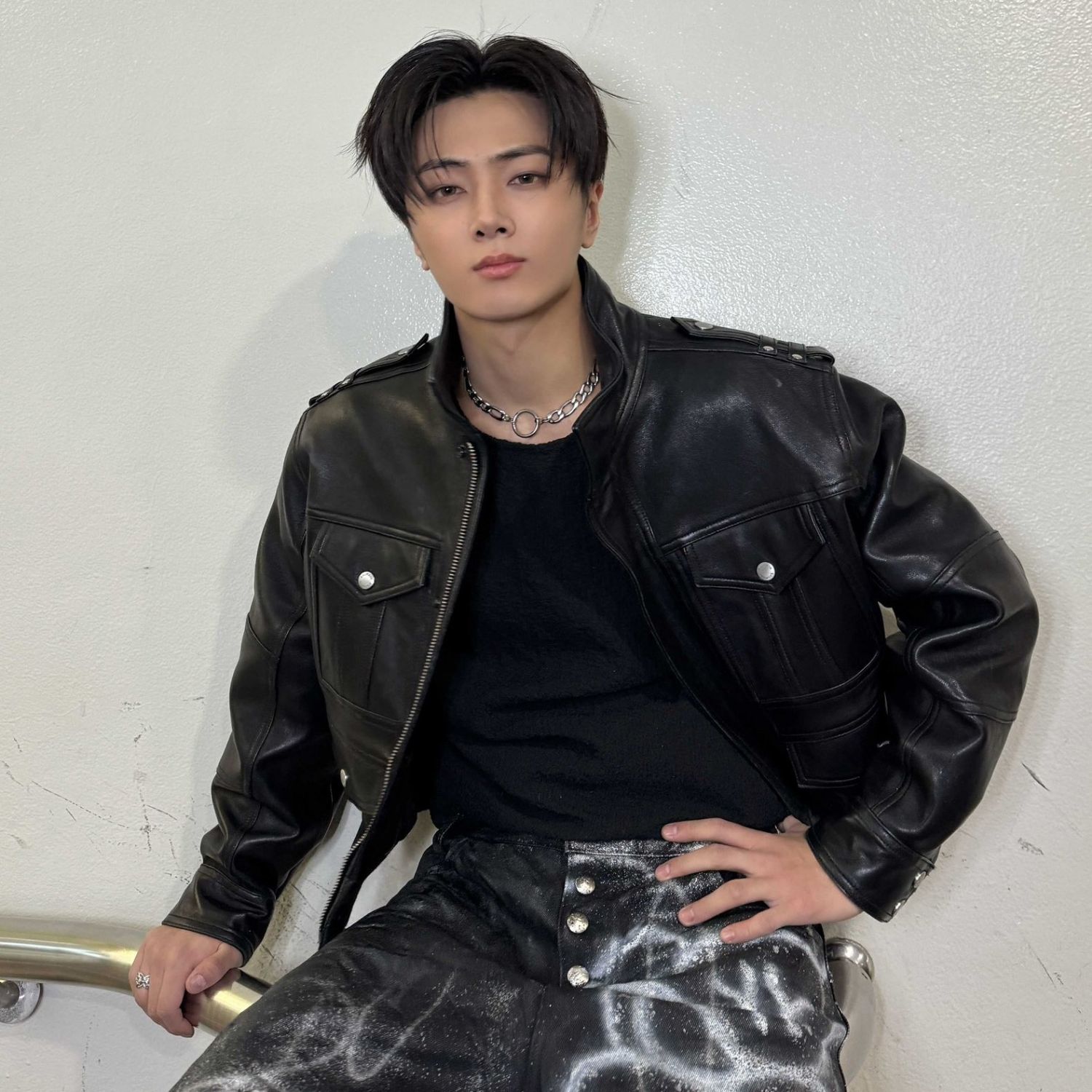 제이 (ENHYPEN)의 비하인드 컷