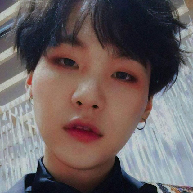 Foto aktivitas terbaru SUGA (BTS)