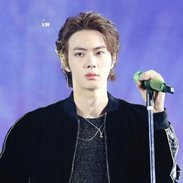 Foto aktivitas terbaru Jin (BTS)