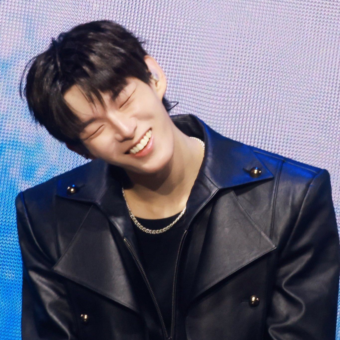 A moment captured by Steven (AHOF)'s fan