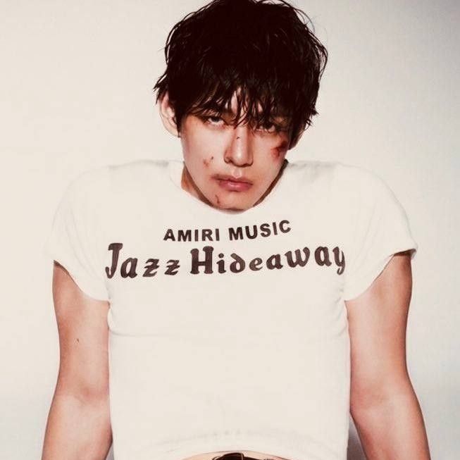 뷔 (방탄소년단)의 최신 사진