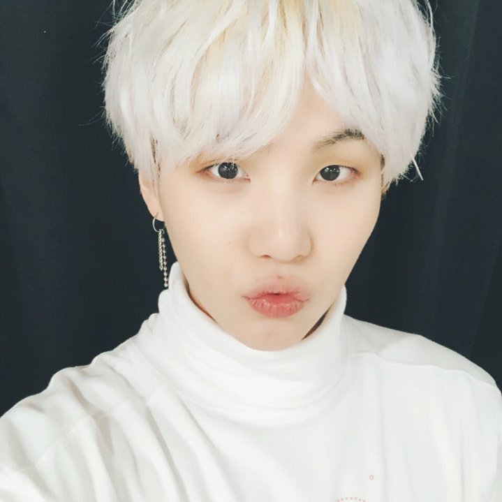 SUGA (防彈少年團)的幕後花絮
