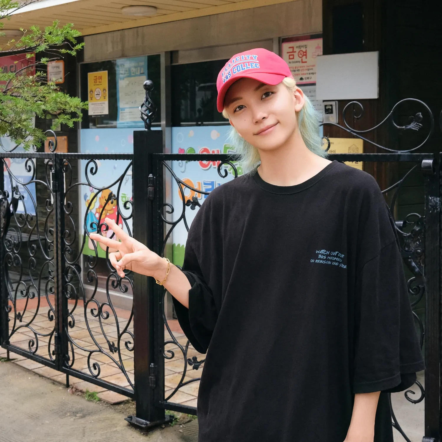 A moment captured by Jeonghan (SEVENTEEN)'s fan