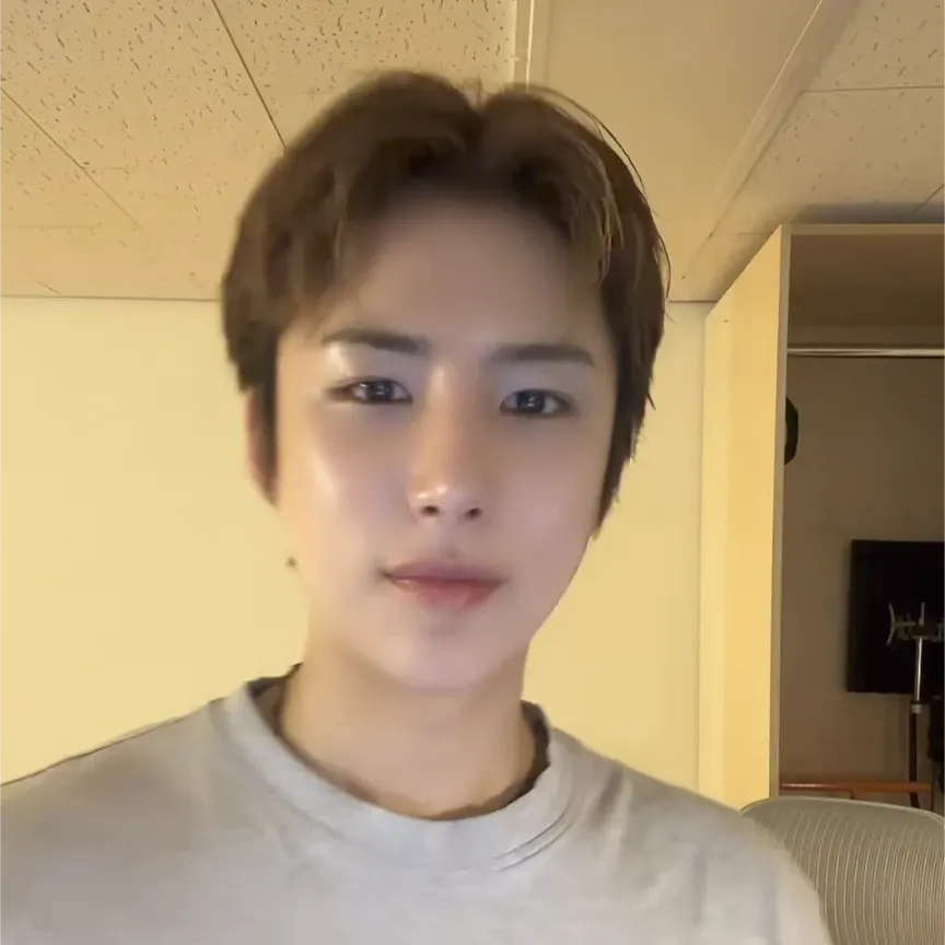 Latest photo of Wow (A.C.E)