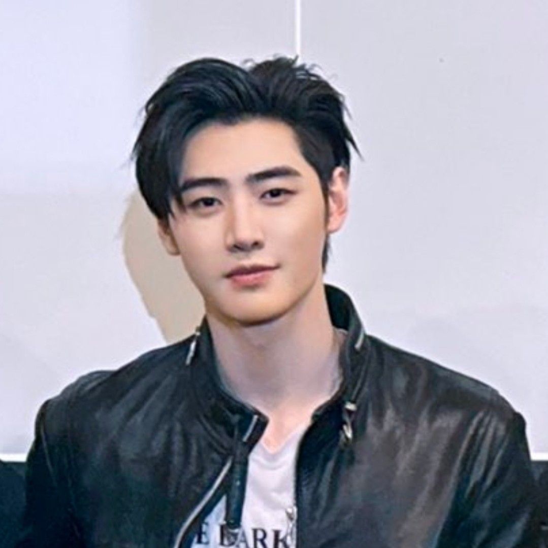 Foto aktivitas terbaru Sunghoon (ENHYPEN)