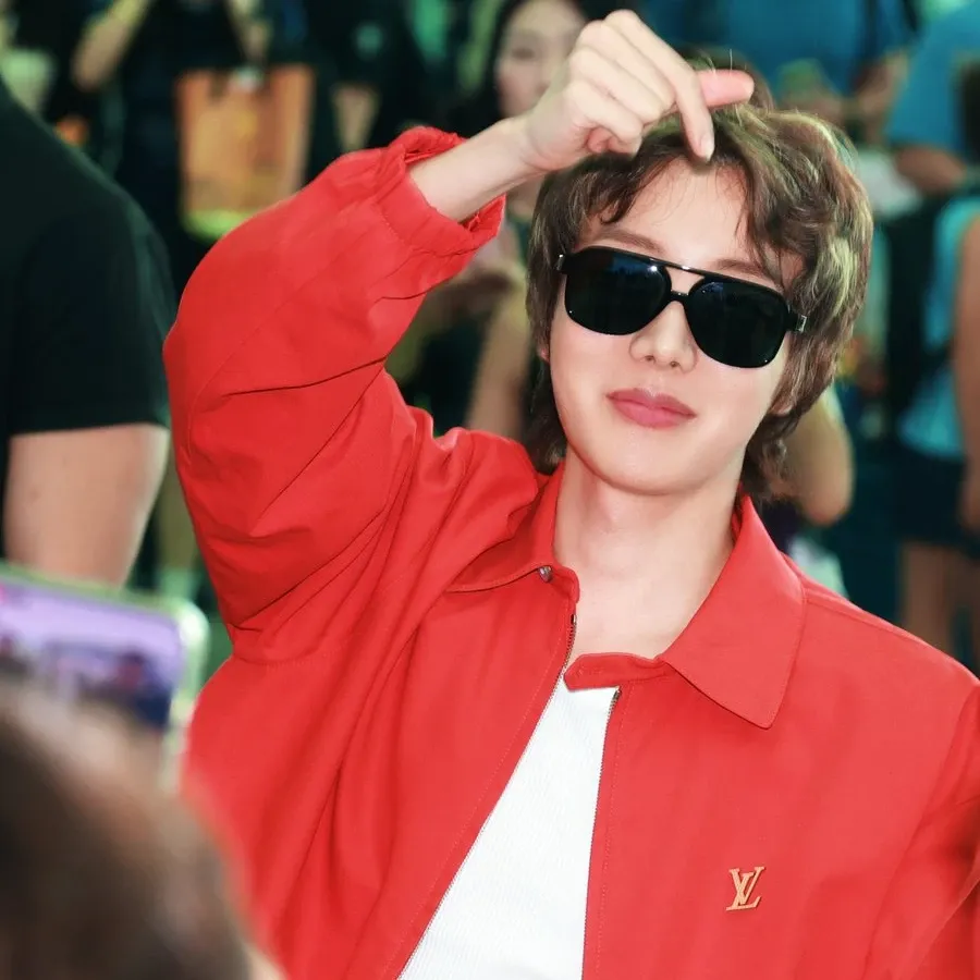 Momen yang diabadikan oleh penggemar j-hope (BTS)