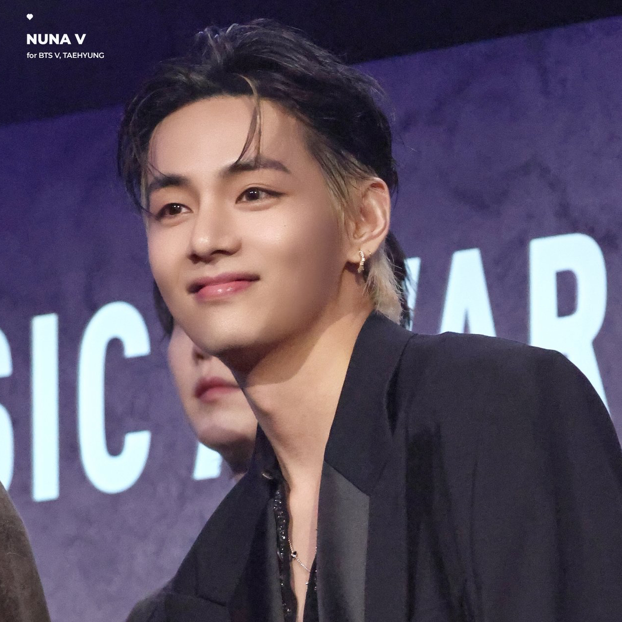 뷔 (방탄소년단)의 최신 사진