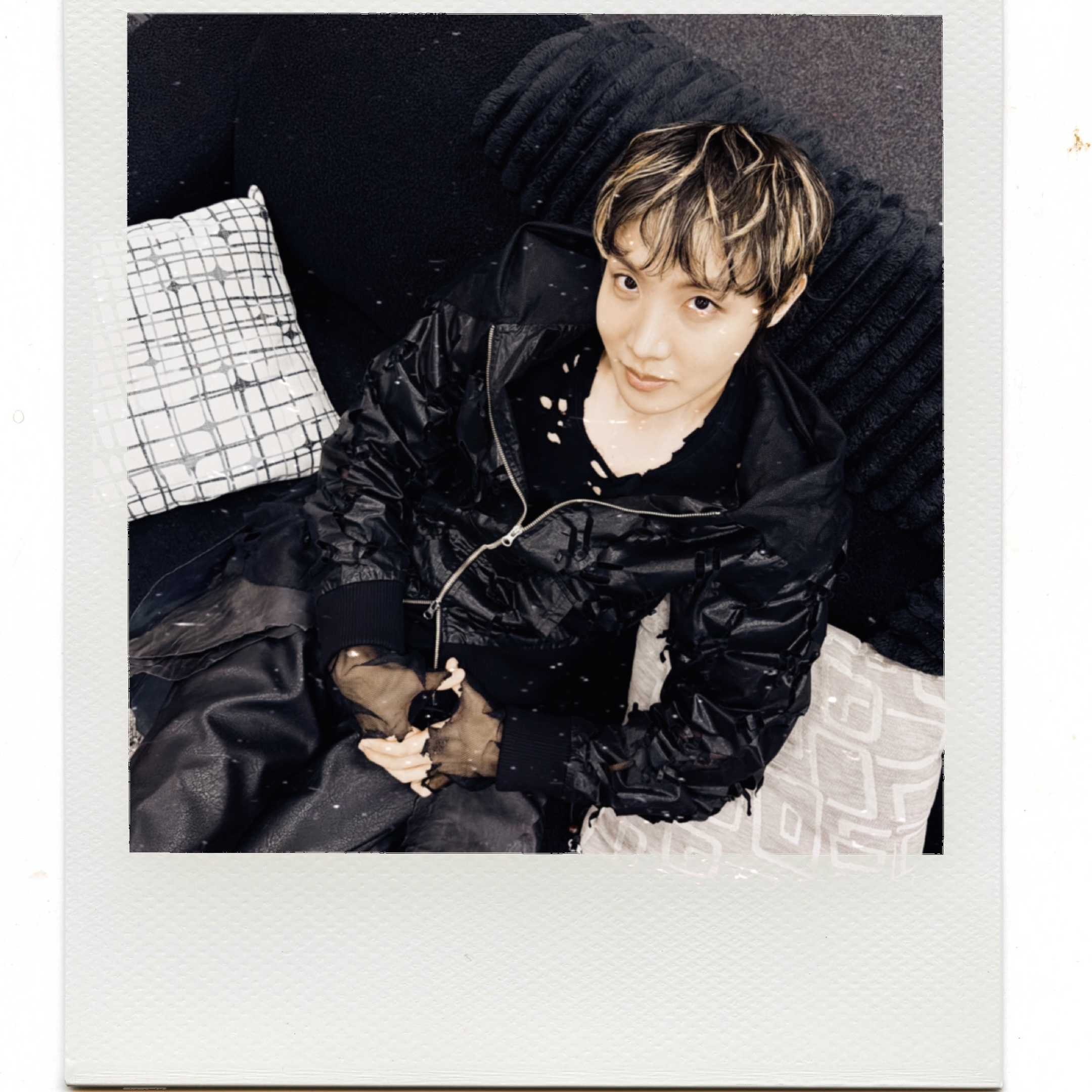 Foto aktivitas terbaru j-hope (BTS)