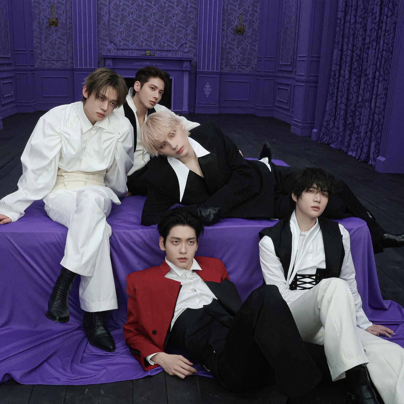 Potret di balik layar TOMORROW X TOGETHER