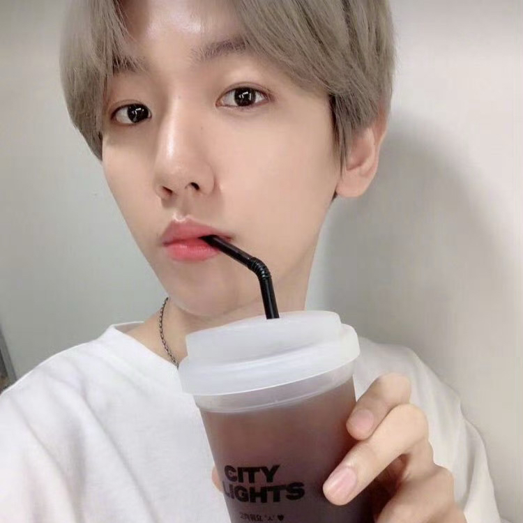 백현 (EXO)의 비하인드 컷