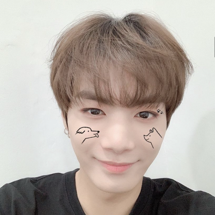 A moment captured by Kim Jonghyeon's fan