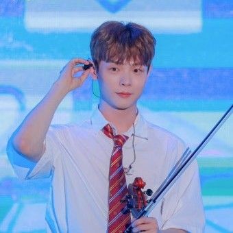 A moment captured by Shin Yechan (LUCY)'s fan