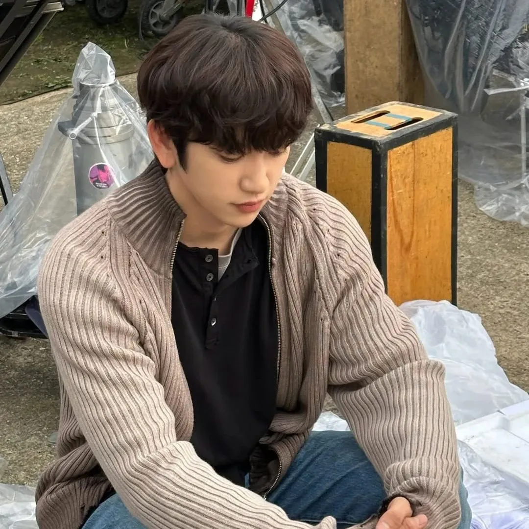 A moment captured by Jinyoung (GOT7)'s fan