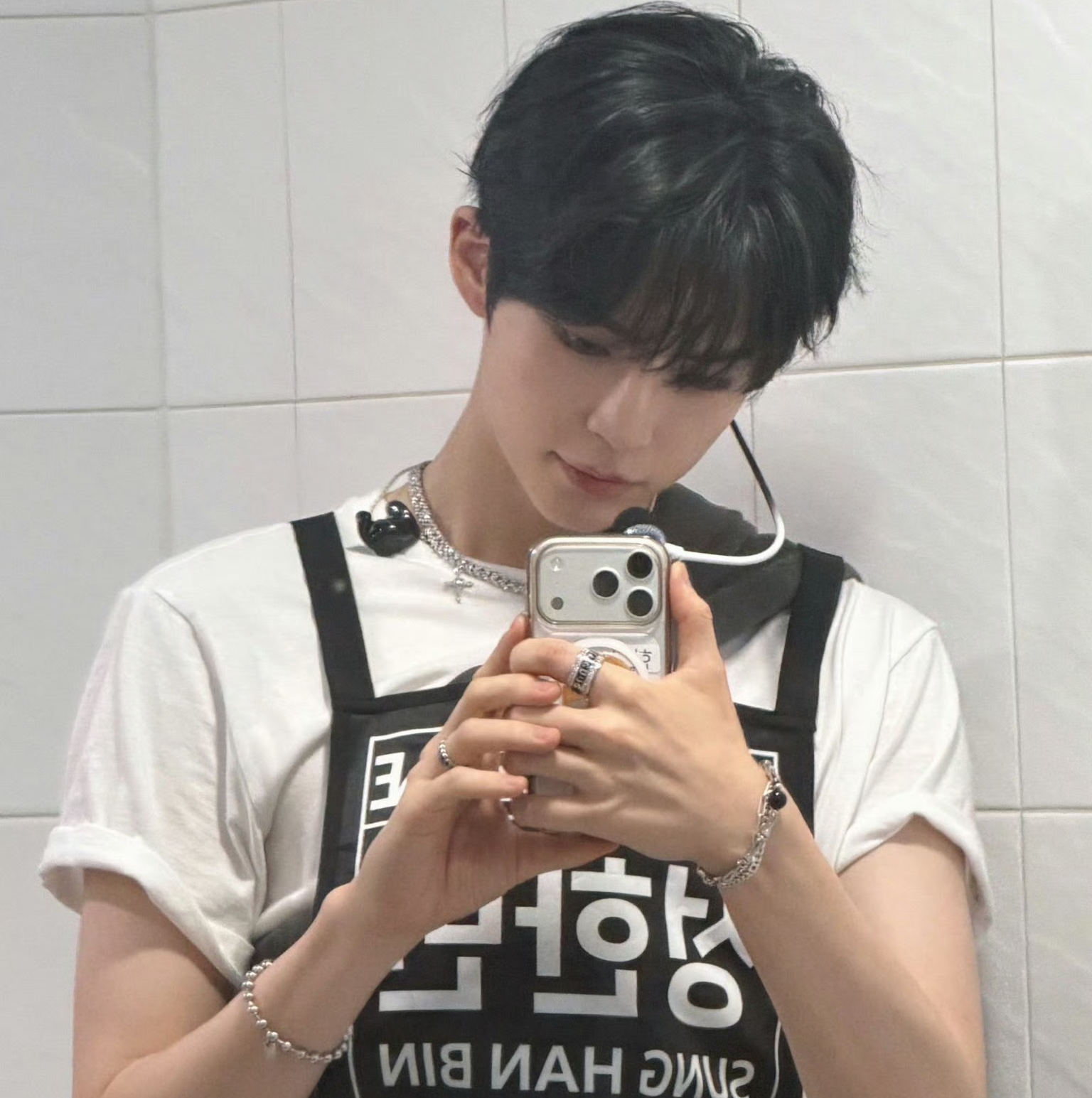 Recent activity shot of Sung Hanbin (ZEROBASEONE)