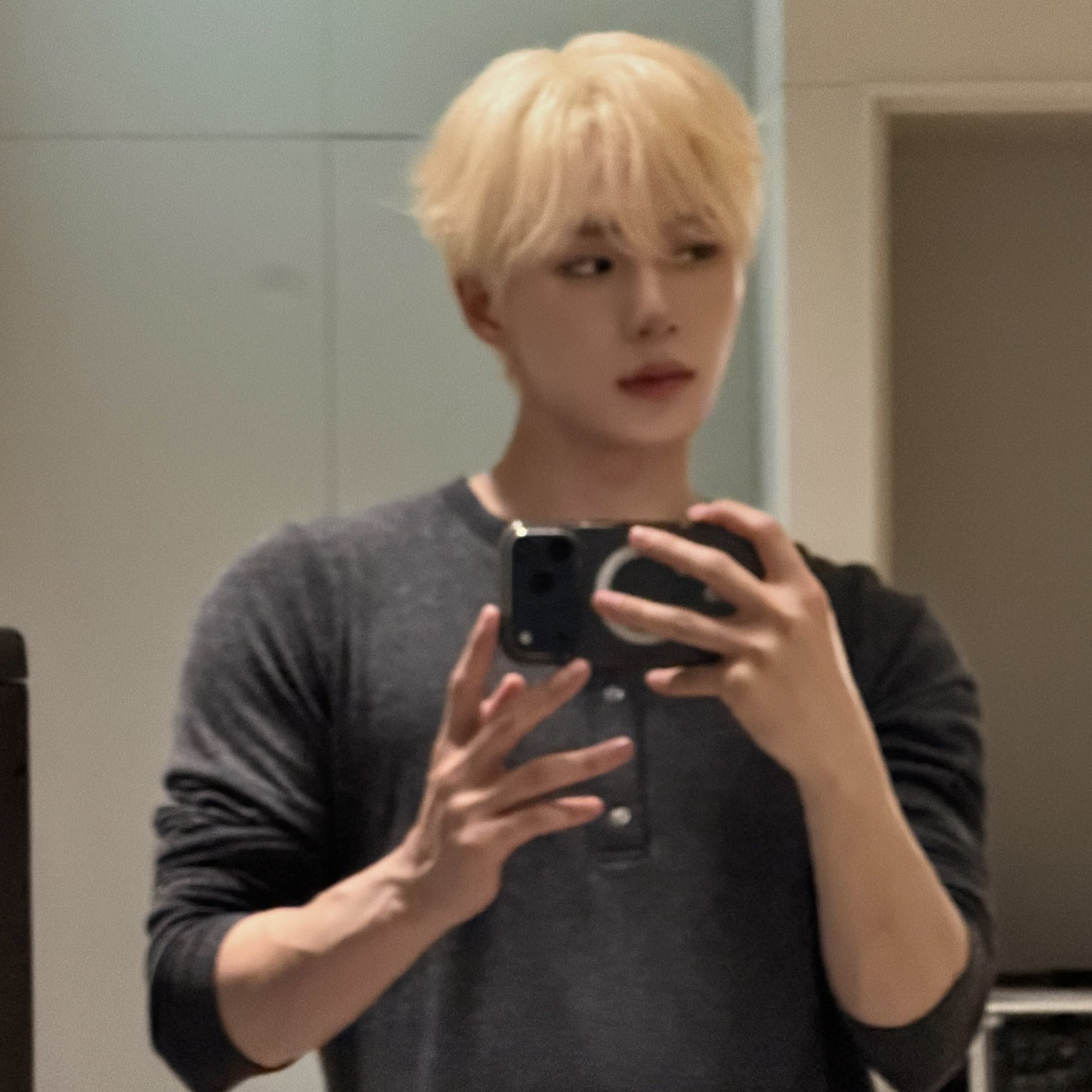 Behind-the-scenes cut of Kim Junseo (ALPHA DRIVE ONE)