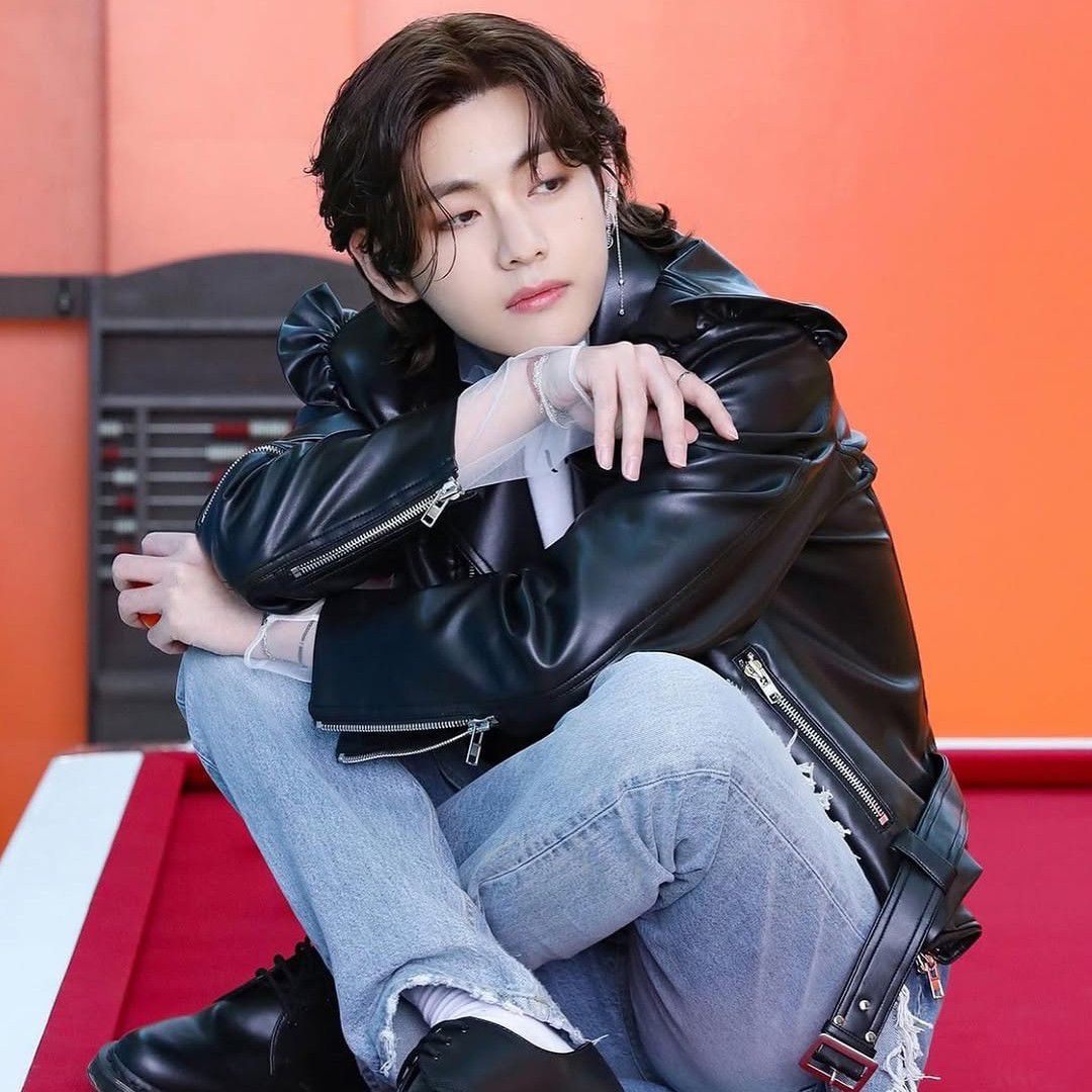 Foto aktivitas terbaru V (BTS)