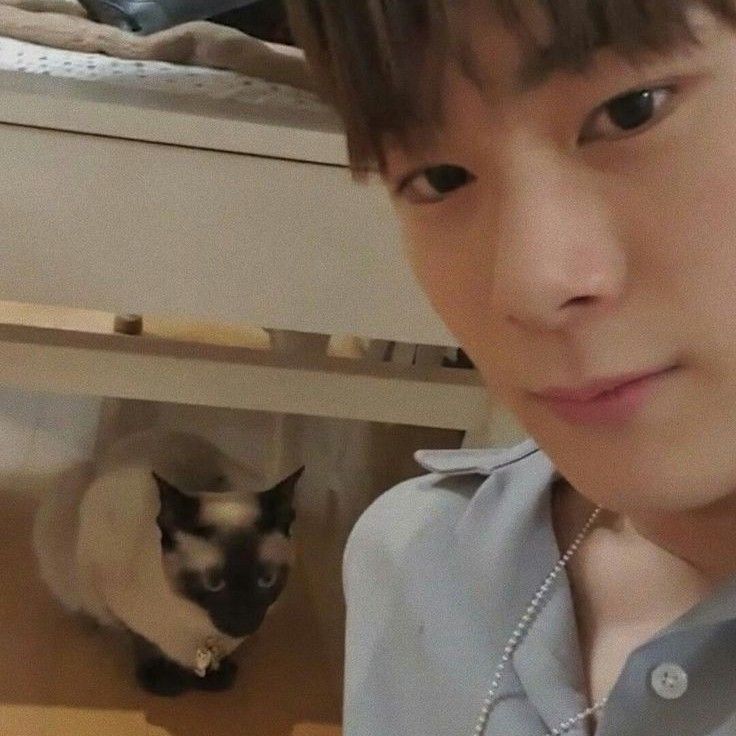 Behind-the-scenes cut of Moonbin (ASTRO)