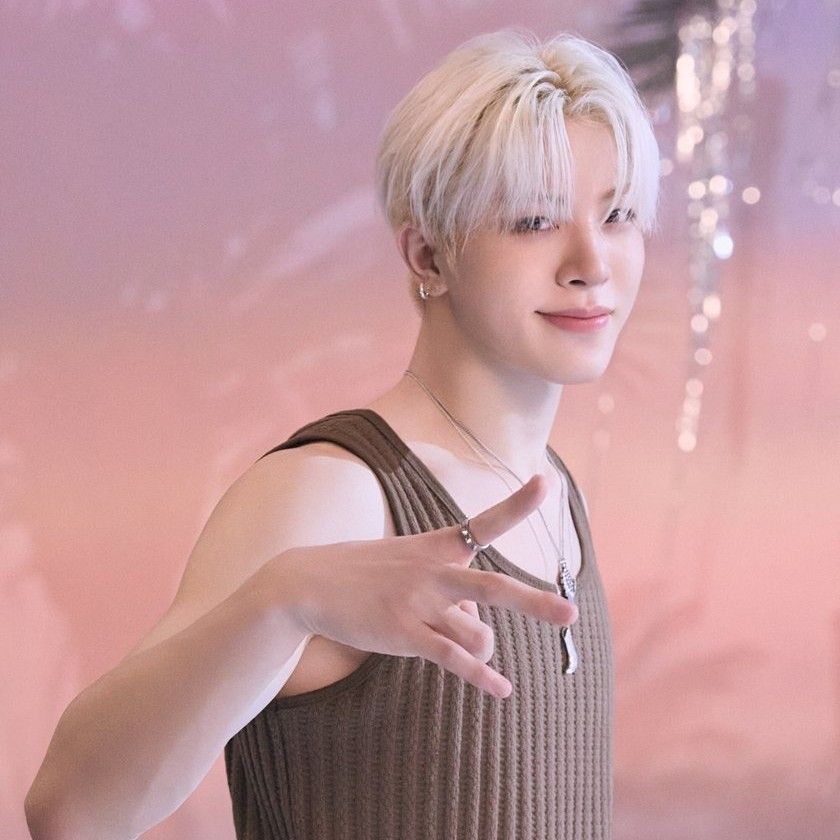 Foto aktivitas terbaru TREASURE