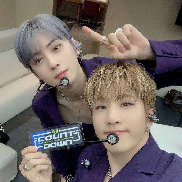 아스트로의 최신 사진