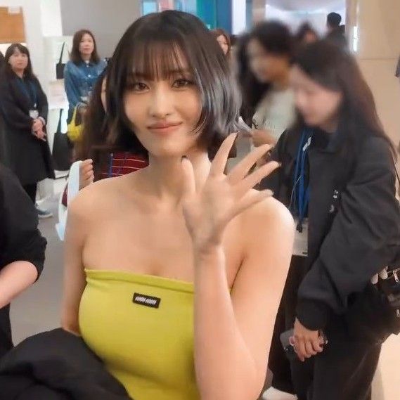 모모 (TWICE)의 최신 사진