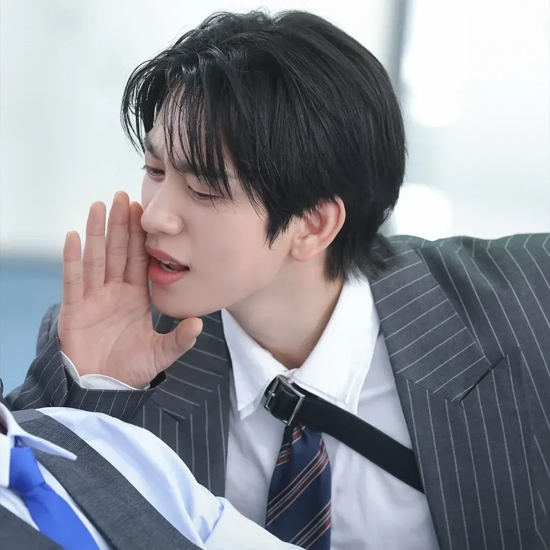 Behind-the-scenes cut of Jinyoung (GOT7)