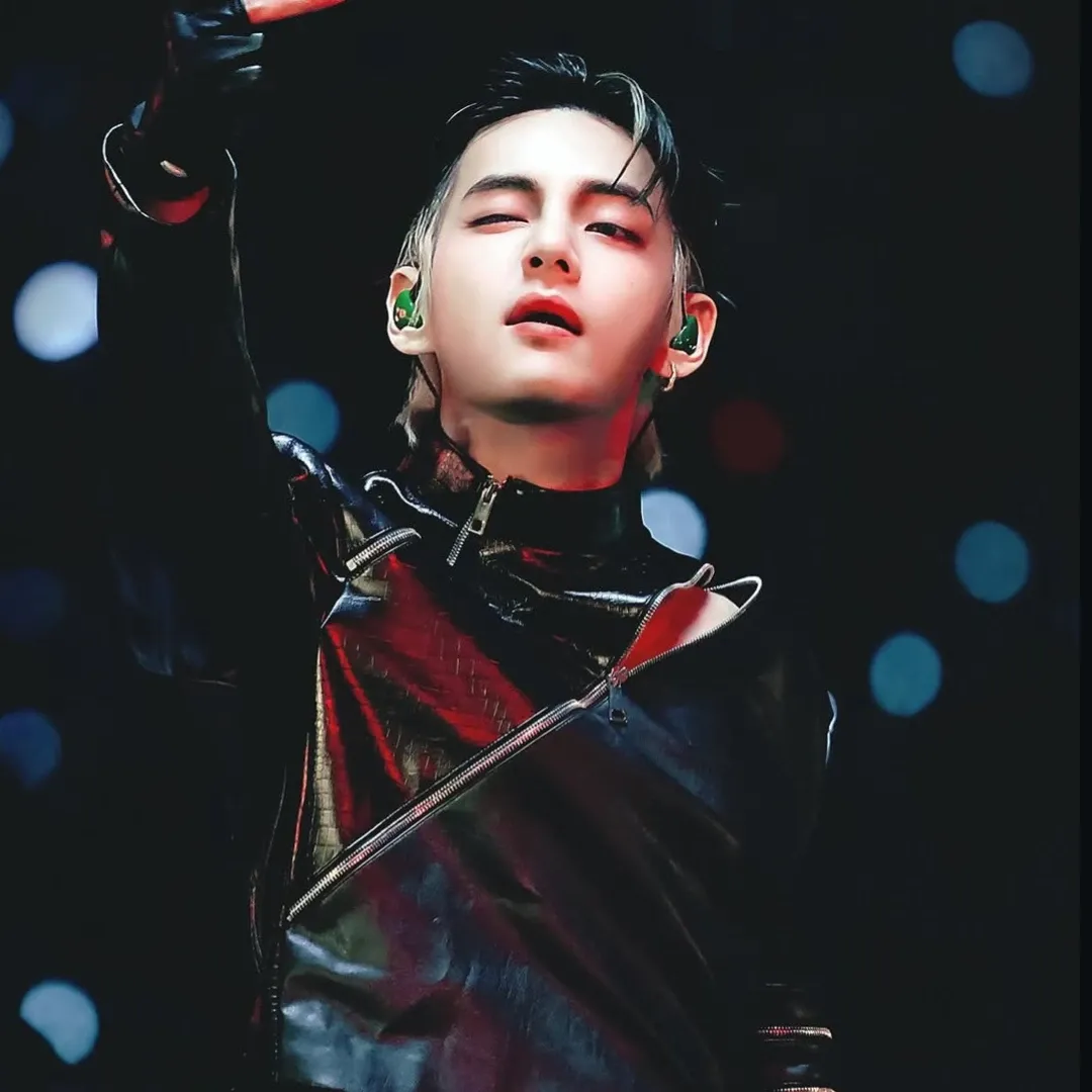 Behind-the-scenes cut of V (BTS)