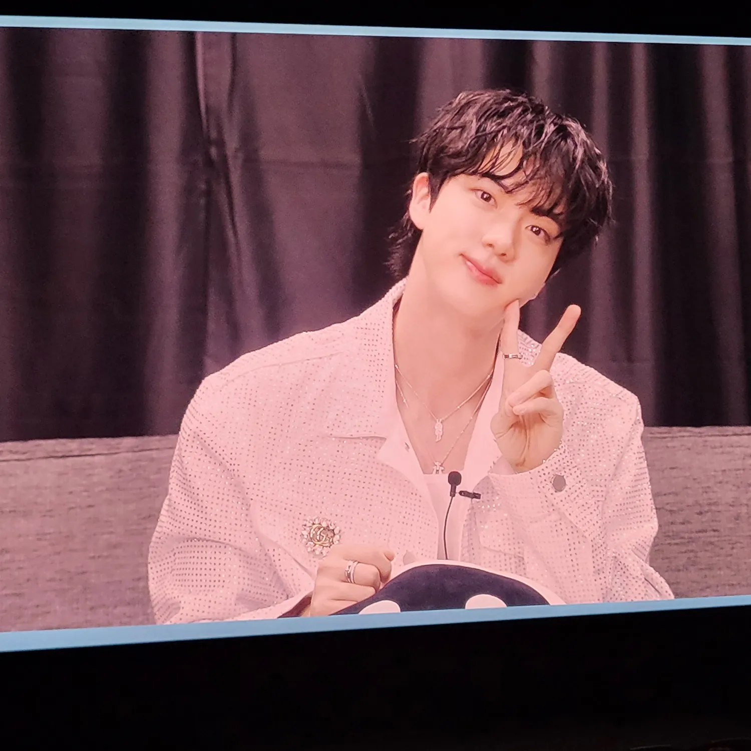 Foto aktivitas terbaru Jin (BTS)