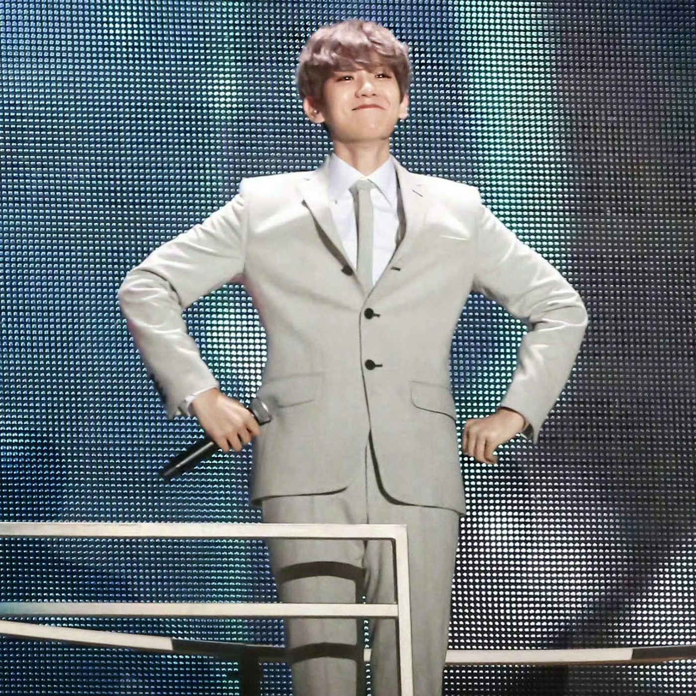 백현 (EXO)의 최신 사진