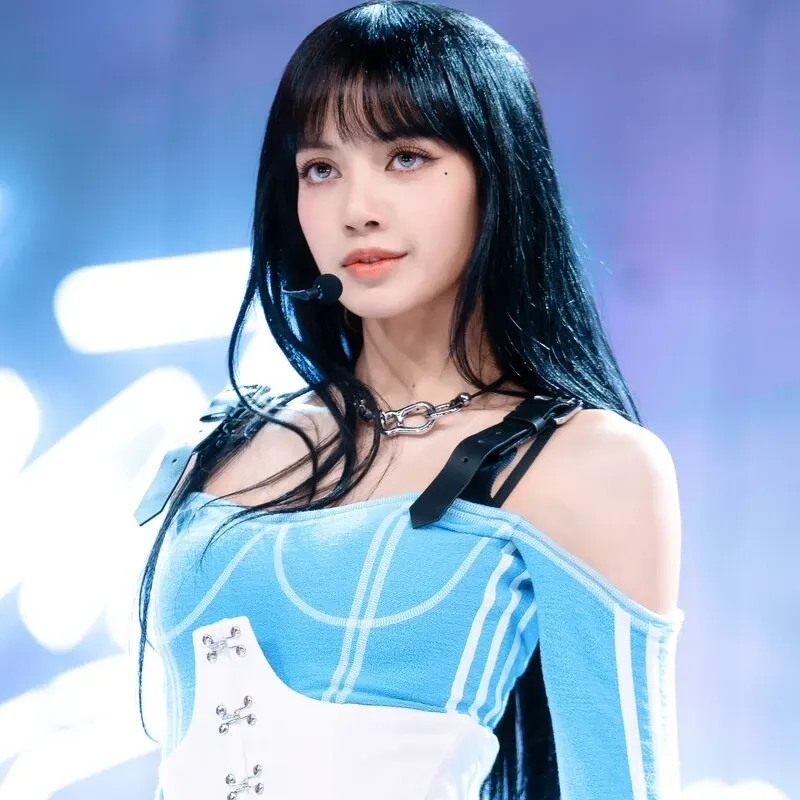 Momen yang diabadikan oleh penggemar Lisa (BLACKPINK)