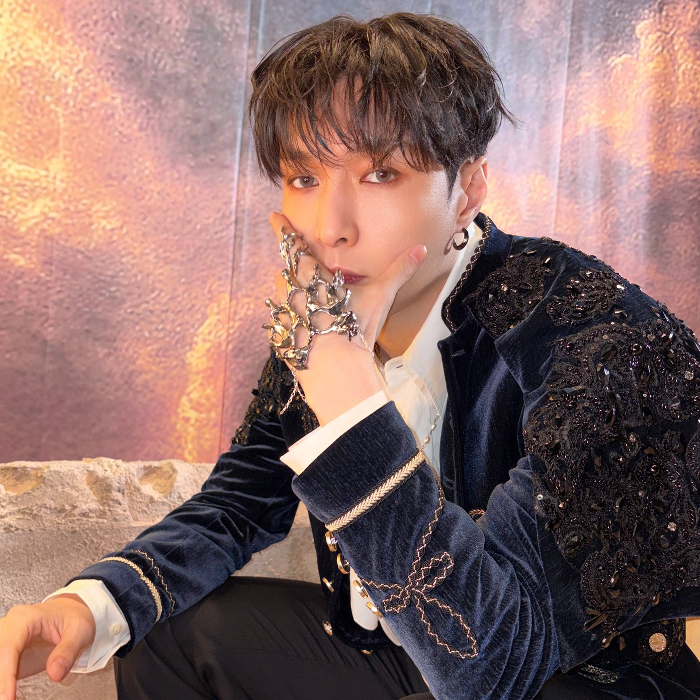 Behind-the-scenes cut of EXO